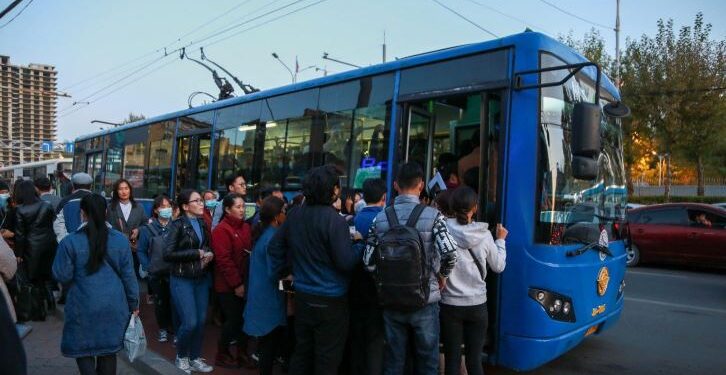 Нийтийн тээврийн жолоочдыг соёлтой болгох сургалтад хамруулжээ
