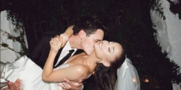 ФОТО: Дуучин Ариана Гранде хуримаа хийжээ