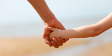 УИХ-ЫН ЧУУЛГАН: 0-3 настай хүүхдээ асарч буй аав нар сар бүр тэтгэмж авахаар боллоо