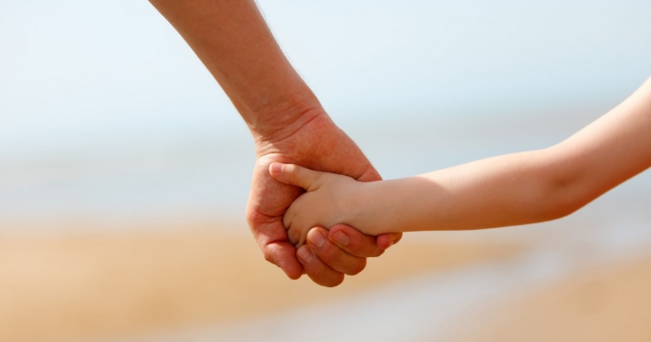 УИХ-ЫН ЧУУЛГАН: 0-3 настай хүүхдээ асарч буй аав нар сар бүр тэтгэмж авахаар боллоо