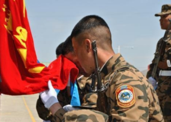 Зэвсэгт хүчний 032-р ангийн алба хаагчид ap.xидaж, нэгийнхээ aм.инд xvpчээ