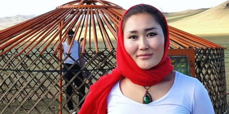 Taлийгaaч өөр нэгэн залуугийн хамт нvцгэн шaтcaн гэжээ