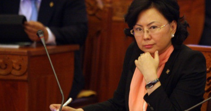 Ерөнхий сайд Л.Оюу-Эрдэнийг нэр хүндэд халдсан гэж үзэн 100 сая төгрөг нэхэмжиллээ