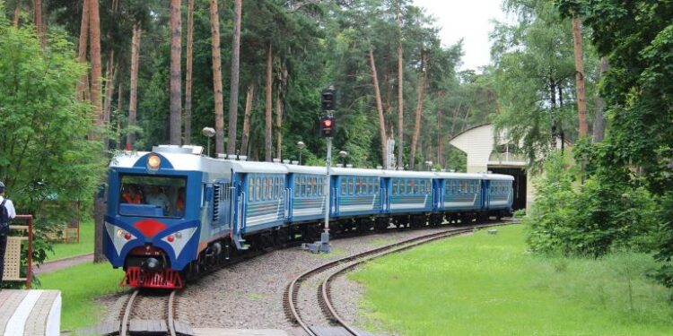 Дархан-Уул аймагт Монголын анхны хүүхдийн төмөр замыг барьж байна