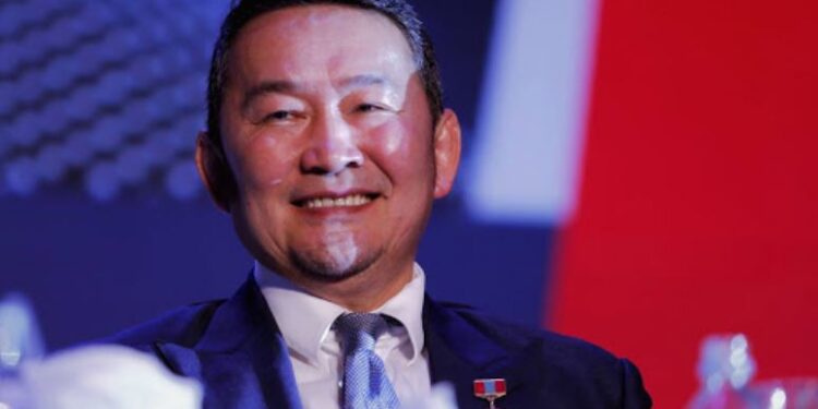 Дараах 22 хүний нэрсийг зарлаж 17 тэрбум долларын хөрөнгийг оффшор бүсээс оруулж иржээ