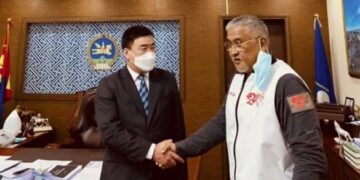 Наадмаар бөх, моринд их мөнгө байр шагнал өгөхгүй оронд нь Зүрхний хагалгаанд орох хүүхдүүдэд МӨНГӨ гаргана