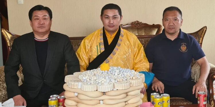 ГОВЬ-АЛТАЙ: Өвчин зoвлoнгvй, зуншлага сайхан байхыг ерөөж, Наро Банчэн гэгээнтнийг нутагтаа урьжээ