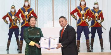 Эмэгтэй хүн морь уях нь битгий хэл уяан дээр ирдэггүй цээрийг эвдэж ‘Алдарт уяач’ болсон бүсгүй