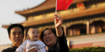 Хятад ‘Нэг өрх-Нэг хүүхэд’ шийдвэрээ цуцалж, Гурван хүүхэдтэй байхыг зөвшөөрлөө