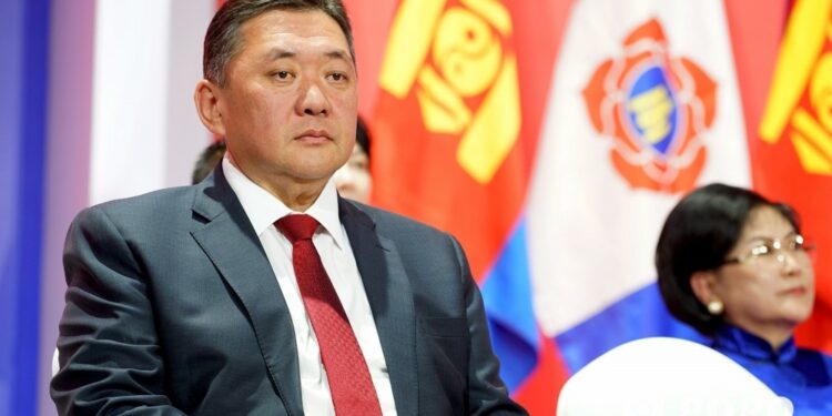 М.Энхболд ба түүний нөхөд айсуй