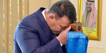 Н.Түвшинбаяр МҮОХ-ны тамгыг буцааж өгчээ