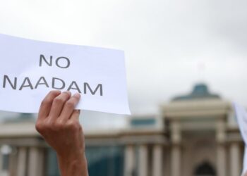 ЯГ ОДОО: ТЭВЧЭЭР ТАСАРЛАА хөдөлгөөн дор нэгдсэн олон иргэд Сүхбаатарын талбайд жагсаж байна
