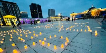Ардчилсан намынхан төв талбайд 21:00 цагаас зул өргөнө