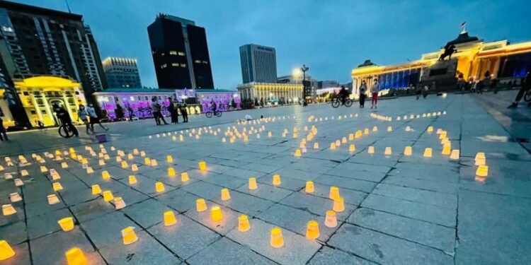 Ардчилсан намынхан төв талбайд 21:00 цагаас зул өргөнө