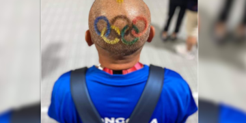 Наадмын гоёлоо өмссөн Л.Ундралбатын толгой үнэд хүрч байна