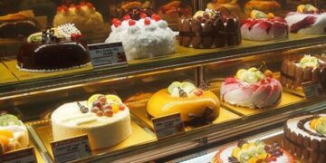 Баярын ширээний бялууны үнэ 50 мянган төгрөг…