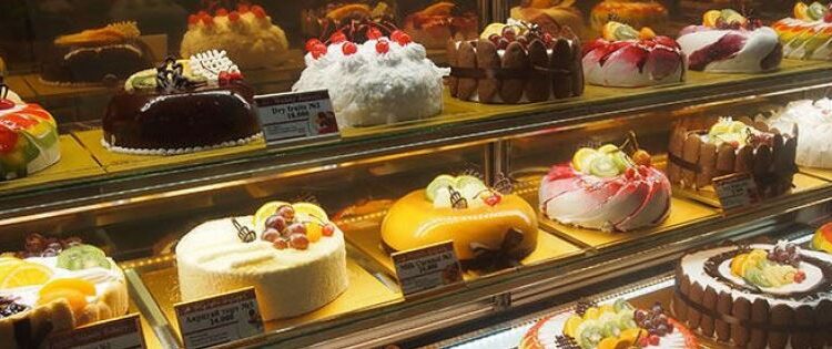 Баярын ширээний бялууны үнэ 50 мянган төгрөг…