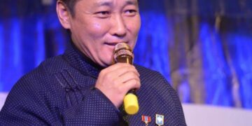 Монголын радио ярьж байна хэмээх танил дотно дуу хоолой