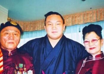 Хакухо М.Даваажаргал: Хоёр жил харьсангүй ээ, ээждээ л нэг үнсүүлчихмээр байна