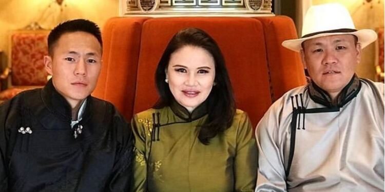 Д.Хулан: Ирээдүйг өнгөлөх заяатай НОМТОЙ хүүдээ, Төрсөн өдрийн баярын мэндийг хүргэе!