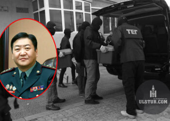 500 мянган доллар гэртээ бэлнээр хадгалж байсан генерал С.ГАНБАТ ГЭЖ ХЭН БЭ ?