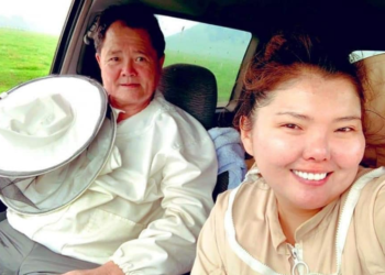 Дуучин М.Нарантуяа: Миний хайртай аав ирж охиндоо бал хураах их ажилд туслаж хамаг хүнд юм өргөх ажлыг амжуулж өглөө