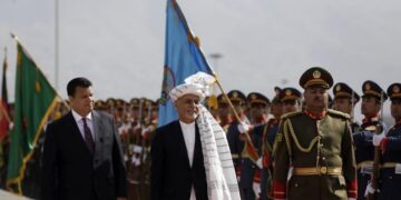 Афганистаны ерөнхийлөгч дөрвөн машин мөнгөтэй зугтаажээ