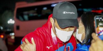 ФОТО МЭДЭЭ: Саид Моллаеиг эхийн сэтгэлээр угтсан М.Уранцэцэгийн ээж