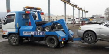 Машинаа ачуулж байсан иргэн ачилтын компанийн ажилтантай маргалдаж, мэсээр гэмтээжээ