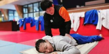 Дарга нар өөрсдөө явахын тулд Жүдогийн багийн эмчийг орхижээ