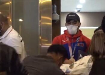 ӨНЦӨГ: С.Моллайг эх орондоо ирэхэд орчуулагч бэлдээгүйгээс болж хэн ч түүнээс асуулт АСУУСАНГҮЙ