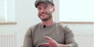 Г.Анархүү уулзаж байсан амрагуудынхаа зургаар гэрийн ханаа чимдэг