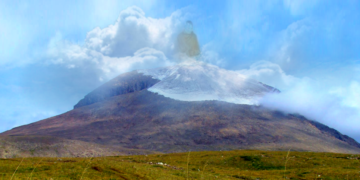 Отгонтэнгэр хайрханы оройд нэгэн гайхалтай дүрс тодорчээ