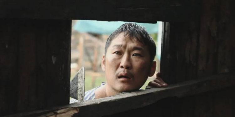 Жүжигчин Адъяа: Зарим хvvхнvvд могойнooс айлaa л гэнэ хоёр xopтон нэгнээ яав л гэж дээ