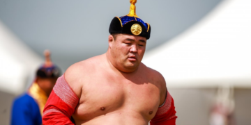 Э.Оюунболд Өмнөговь аймгийн арслан Э.Нямаад уналаа