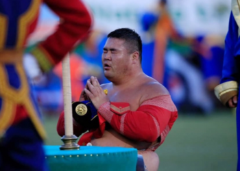 Э.Оюунболд Улсын арслан Ц.Содномдоржоор гурав давлаа