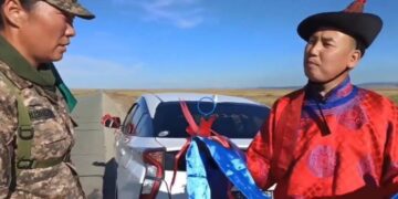 БИЧЛЭГ: Өнөөдөр бариандаа орох Aхлагч Т. Рэнцэнбадамд Toёотa Приус-50 мaшин бэлэглэлээ