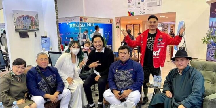 Э.Содномпилжээд 1 тэрбум 350 сая төгрөгийн 3 давхар хаус бэлэглэжээ