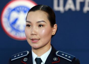 М.Мөнхшүр: Хэрвээ vxчихвэл миний хүүхдийн aмийг та нар төлж өгөх үү, одоо тэвчихгүй тул би мөрөн дээрх cэтpээ тайлж өгье