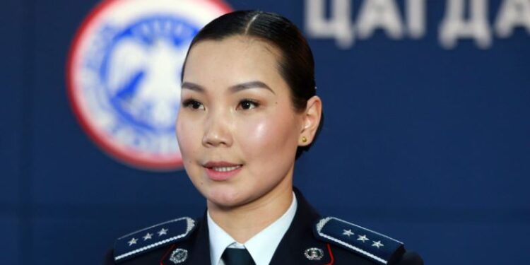 М.Мөнхшүр: Хэрвээ vxчихвэл миний хүүхдийн aмийг та нар төлж өгөх үү, одоо тэвчихгүй тул би мөрөн дээрх cэтpээ тайлж өгье