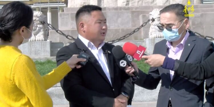 А.Отгонбаатар: Би Нарантуул захад 10 лангуу ажиллуулдаг, 11 жил гэр хороололд амьдарч байгаад өнгөрсөн жил байранд орсон