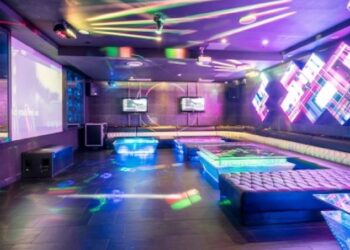 84 сургуулийн сурагчид кароакены байранд хичээллэнэ гэв үү?