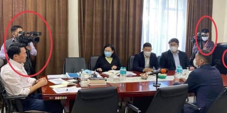 Олон камергүйгээр ажлаа хийж чадахаа больсон попролтын хаан Г.ДАМДИННЯМ