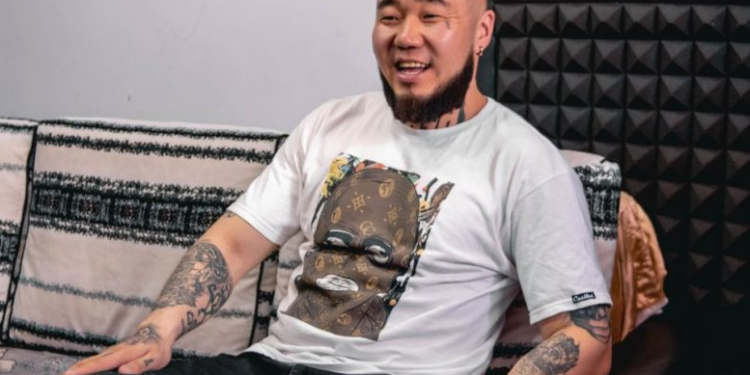 Big Gee: Архи, тамхи сонин биш болсон цагтаа, аав ээжээсээ ганган пүүзний мөнгө гуйхаа байсан цагтаа л эхнэр ав