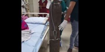 Нөхцөл байдал хүндэрч чагнуураар салаалагч хийж 2 хүнд хүчилтөрөгч өгч байна!!!