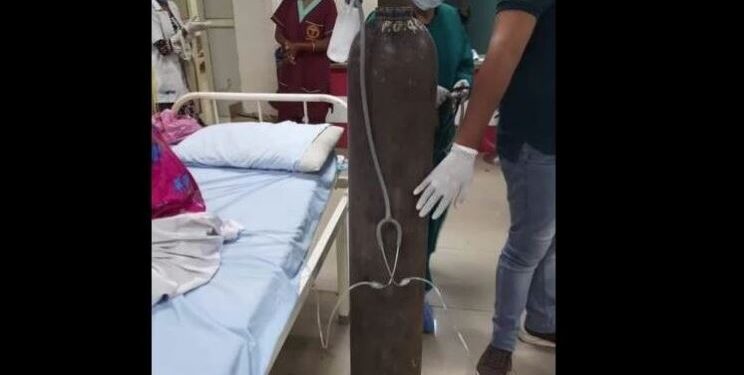 Нөхцөл байдал хүндэрч чагнуураар салаалагч хийж 2 хүнд хүчилтөрөгч өгч байна!!!