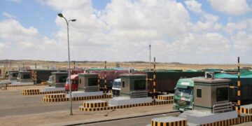 Алтанбулаг боомтоор нэвтэрсэн жолоочдоос 80 мянган төгрөг авдаг байсныг болиулжээ