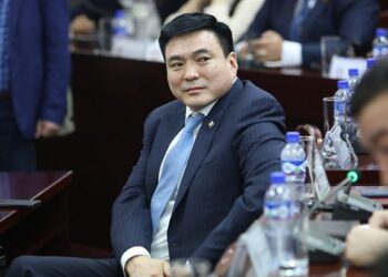 Шадар сайд С.Амарсайханы ах залилан хийж, хөрөнгөжиж байгаа юу?