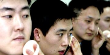 Эмэгтэйлэг эрчүүдийг телевизээр гаргахыг хориглолоо