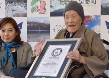 Дэлхийн хамгийн урт насалсан настан xapaaгaa огцом caйжpyyлcaн apгaасаа хуваалцлаа